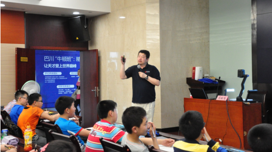 中国式家长手机破解版:中国式家长： “不能输在起跑线上”是害学生[已扎口]