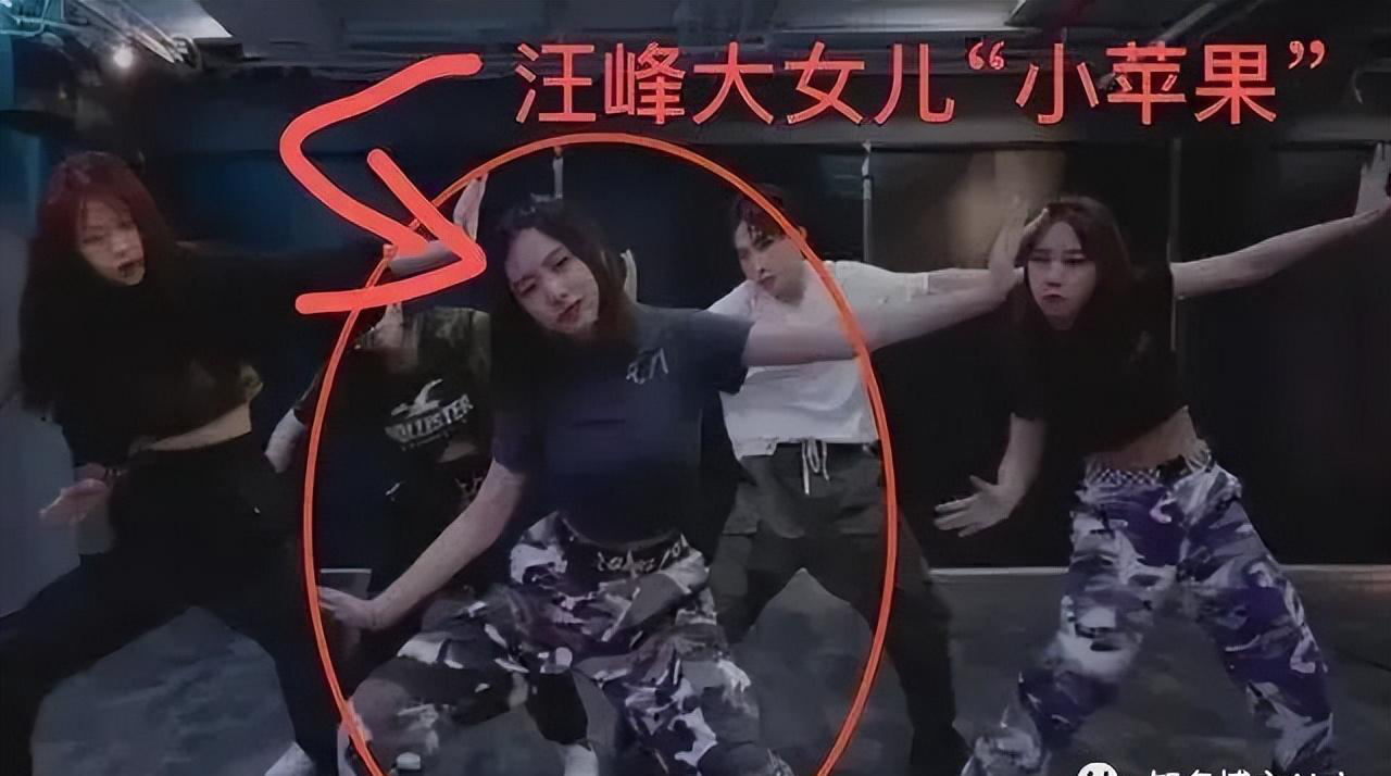苹果版电信网络大片的照片:汪峰17岁大女儿近照曝光，低领紧身，比一般的孩子最少成熟10岁