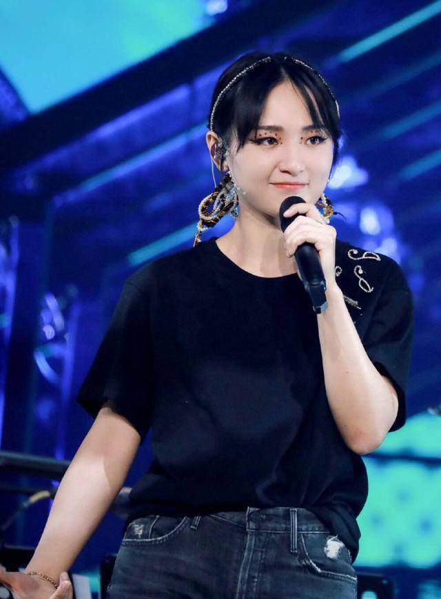 苹果密友免费版
:周笔畅出道16年，有三段“感情”，只有和他的感情得到周妈认可