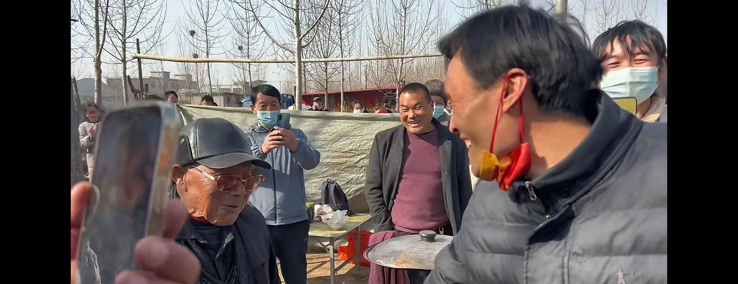 最近直播破解版苹果:拉面哥猪血豆腐汤师傅梁丘大吉好卧龙凤妞