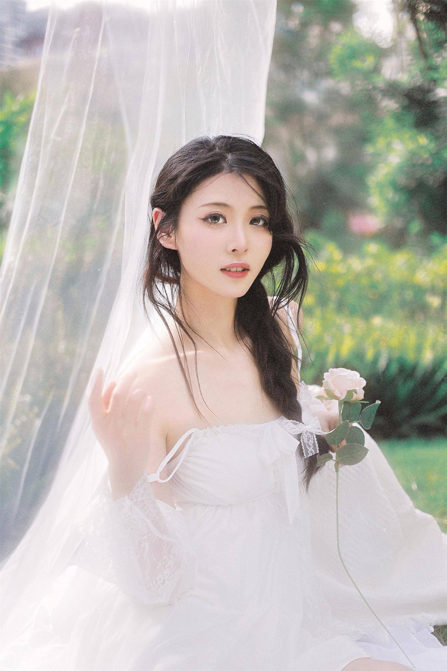写真参考软件下载苹果版:轻熟美女白纱睡裙纯欲风美拍，绝美容颜如夏花般绚烂