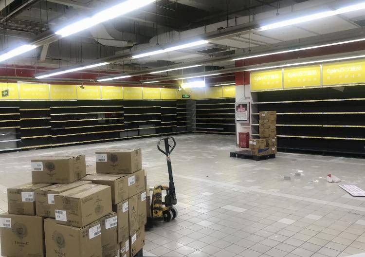 下载手机游戏软件:家乐福北京剩2家店运营 记者实探：多数货架空置，营业时长缩短，购物卡结算受限