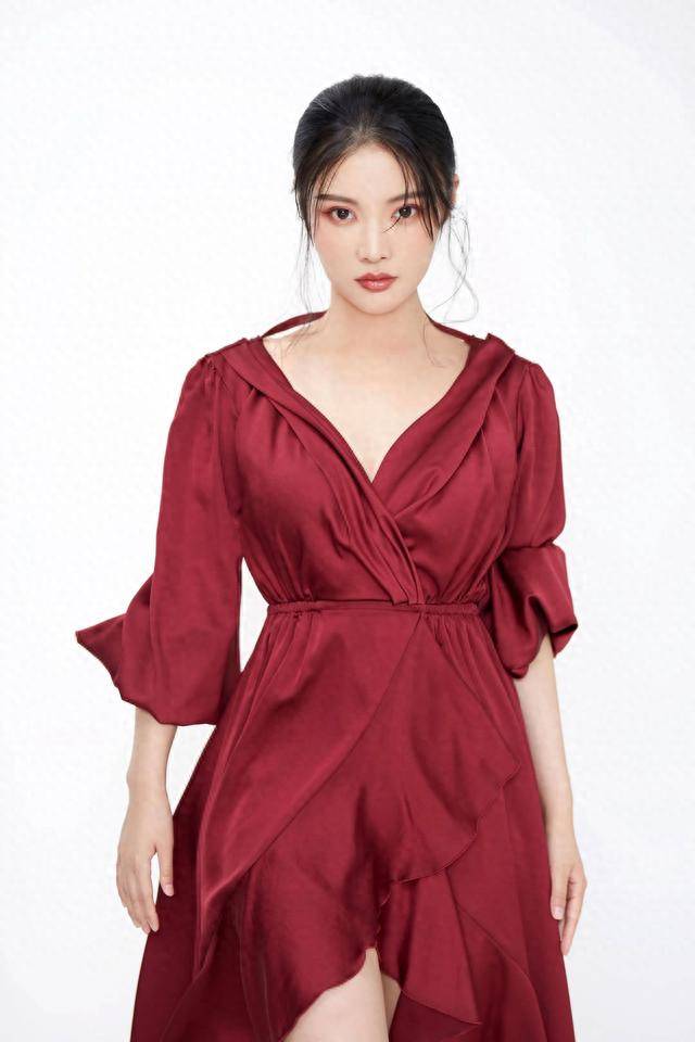 不愧是“椰树女神”！33岁徐冬冬，网友：谁看谁不迷糊？-第4张图片-亚星国际官网