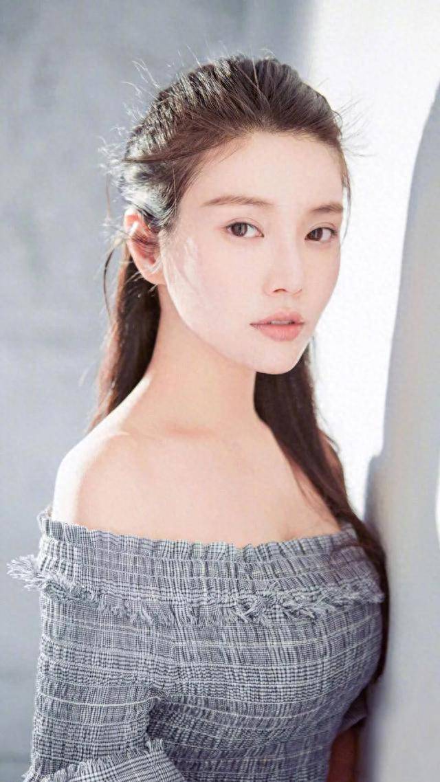 不愧是“椰树女神”！33岁徐冬冬，网友：谁看谁不迷糊？-第5张图片-亚星国际官网